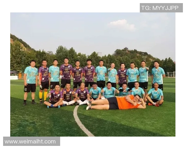 小辫足球明星的崛起与成就揭秘：从草根到世界舞台的精彩故事