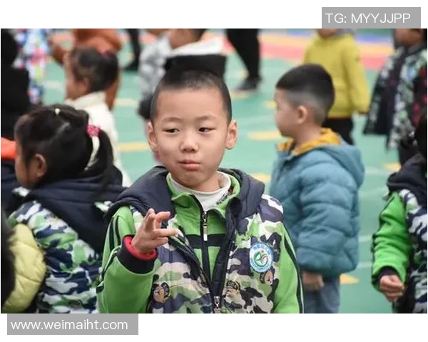 通过照片线索猜测足球明星身份，挑战你的足球记忆力与观察力